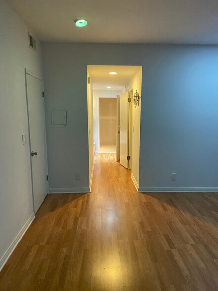 Building Photo - 10650 Holman Ave