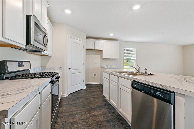 Building Photo - 350 Jarama Cir