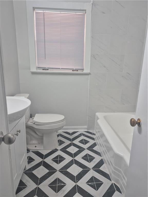 Building Photo - 547 Westmeath Dr SW