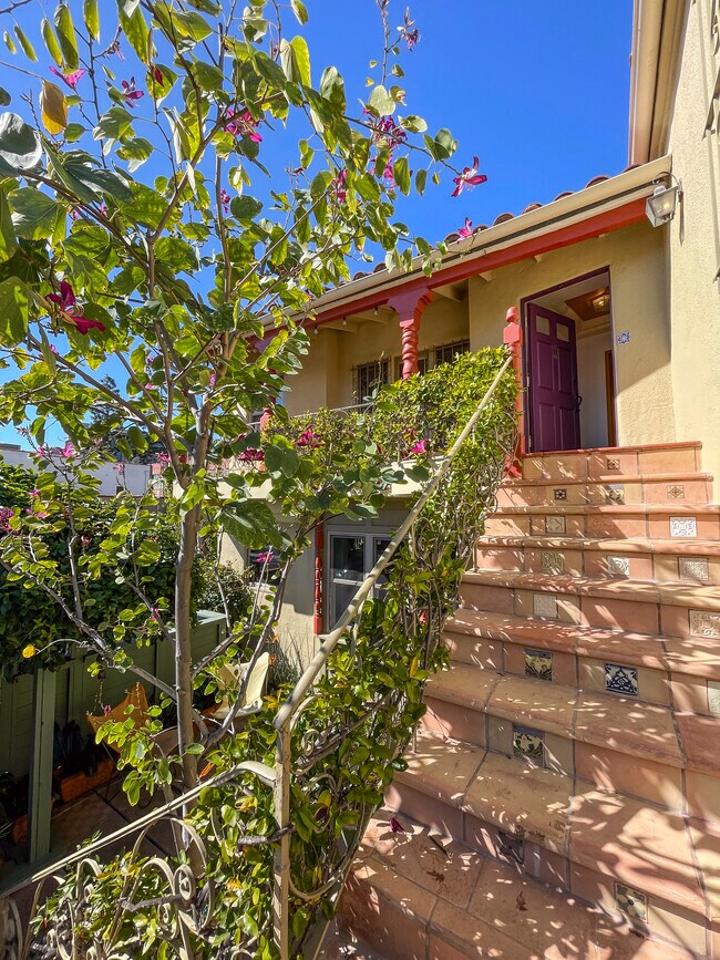 up to front door - 1017 S Stanley Ave