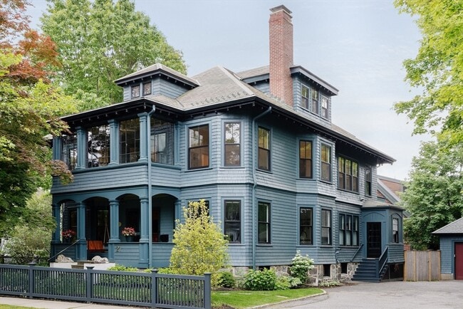 Building Photo - 21 Walnut St