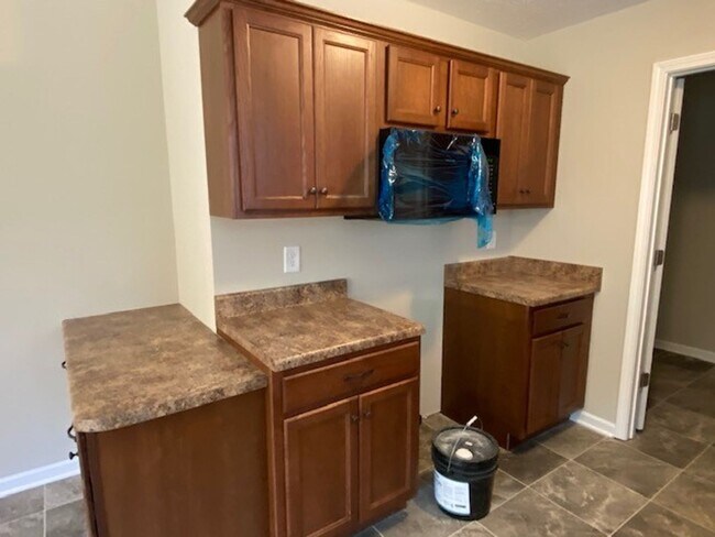 Building Photo - New 3 Bedroom 2 bath with 2 Car Garage Home For Rent!