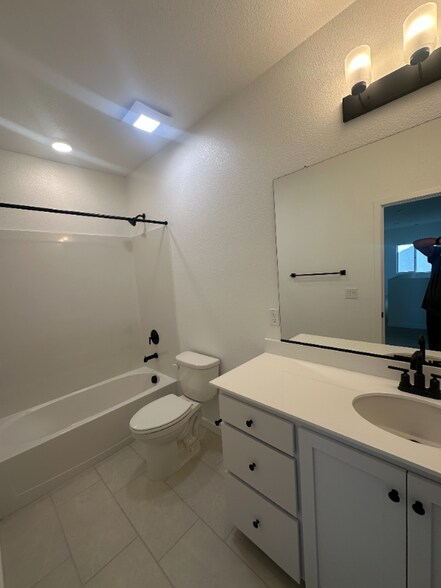 Building Photo - 12320 Verdin Cir