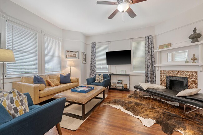 Building Photo - 218 Congress St