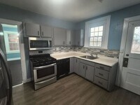 Building Photo - 3 bedroom 1 bathroom house for rent in Duquesne!