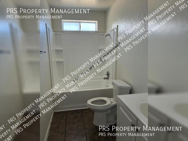 Building Photo - 10641 N 15th Ave