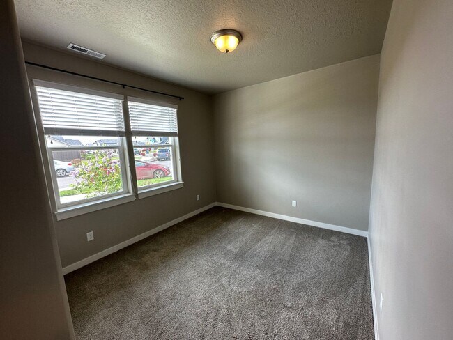 Building Photo - 1098 NW 24th Ln