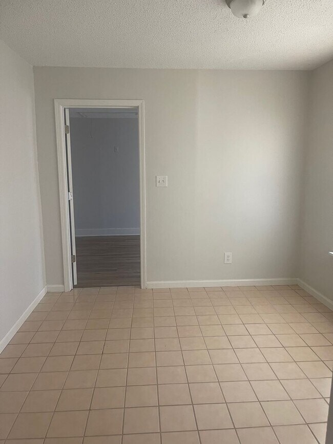 Building Photo - 133 Seminole Ave