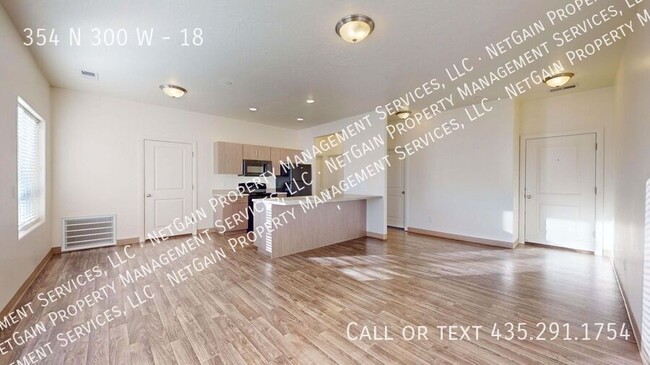 Building Photo - 2 Bedroom Cedar View Apartment Available Now