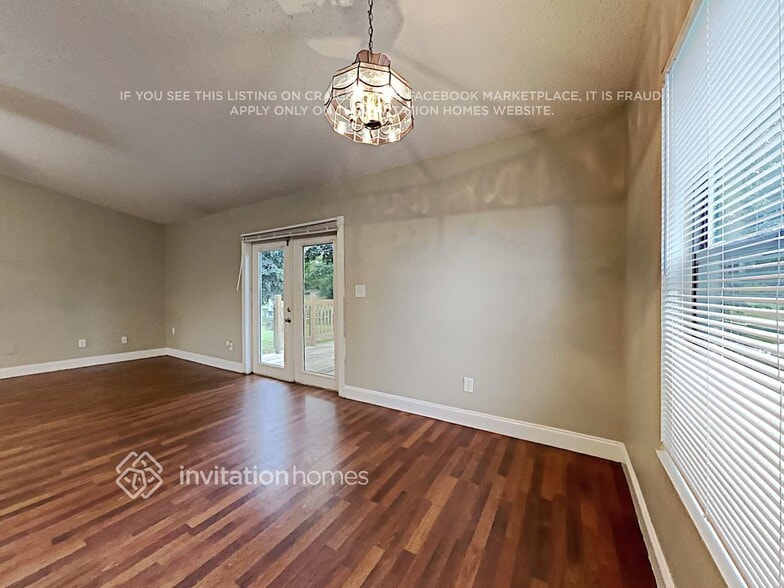 Building Photo - 10884 Grandview Ct