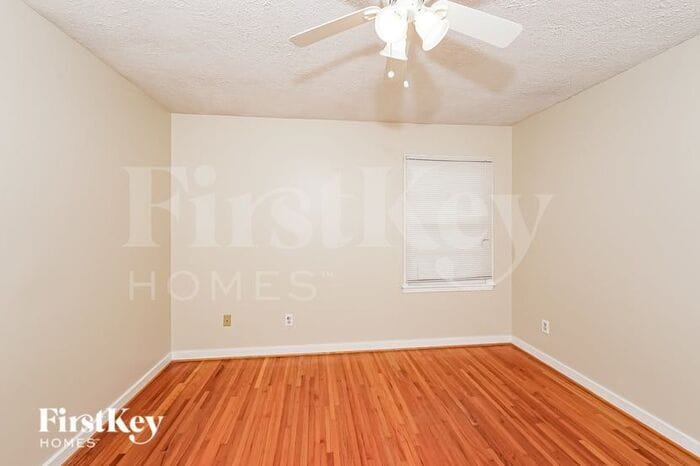 Building Photo - 308 Orange Cir