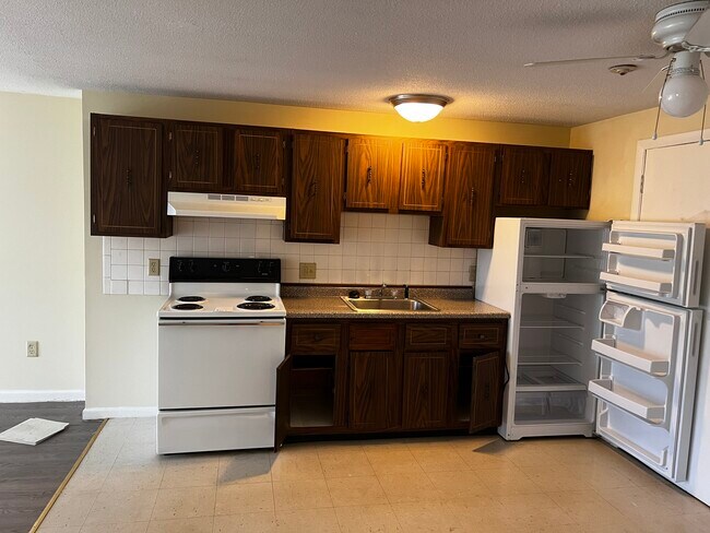 Building Photo - 39 Dinan Dr
