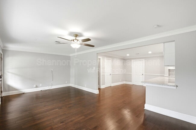 Building Photo - 2207 Saxon Dr