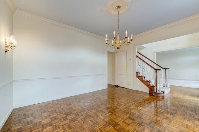 Building Photo - Spacious Parkway South Home with Walk-Out Basement & Large Backyard