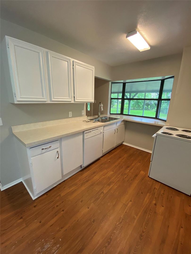 Building Photo - 1102 Laurel Hl Ct