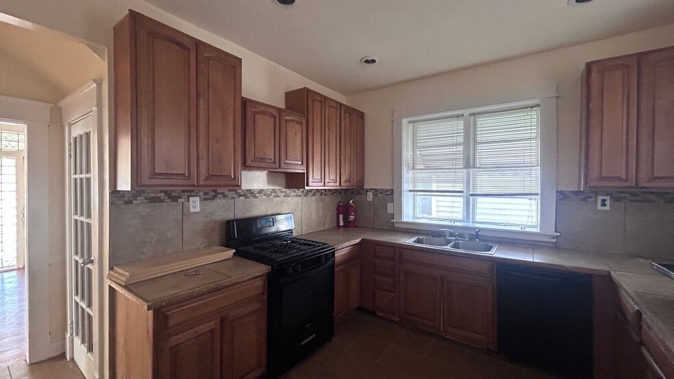 Building Photo - 1216 Williamsburg Rd