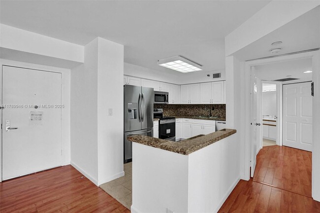 Building Photo - 3530 Mystic Pointe Dr