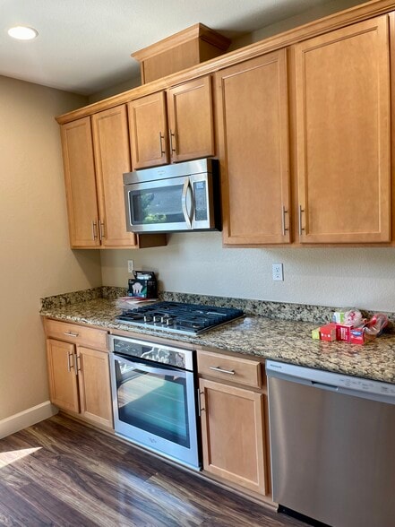 Spacious and bright kitchen. - 722 El Paseo Cir