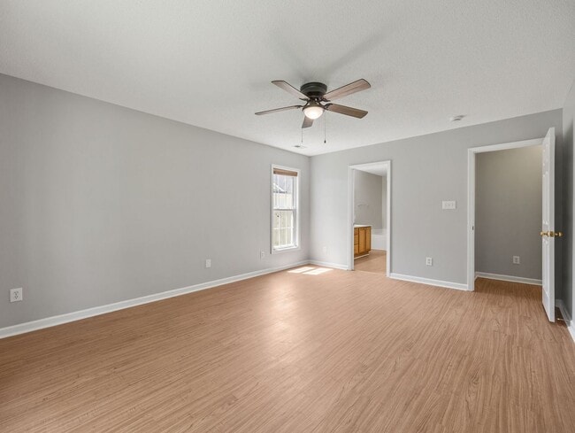 Building Photo - Welcome to Raintree!