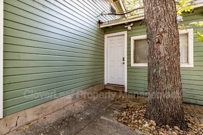 Building Photo - 105 Dewitt St