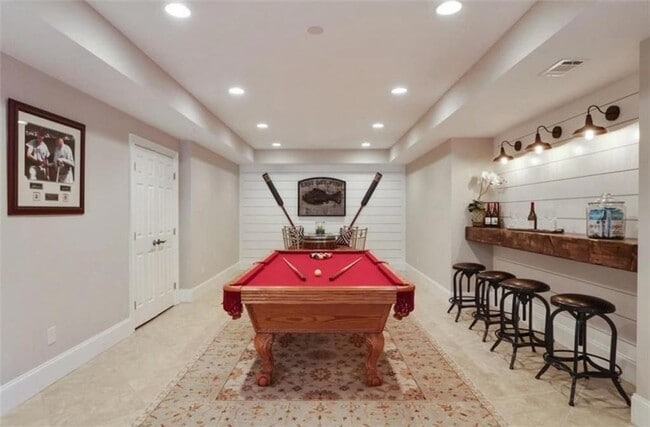 Building Photo - 11180 W Rd