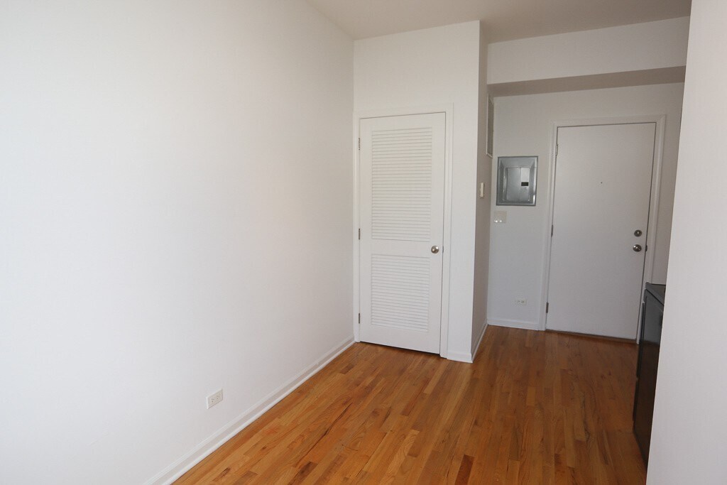 Building Photo - 5054 N Winthrop Ave