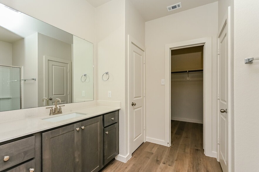 Building Photo - 1513 Harvester Dr