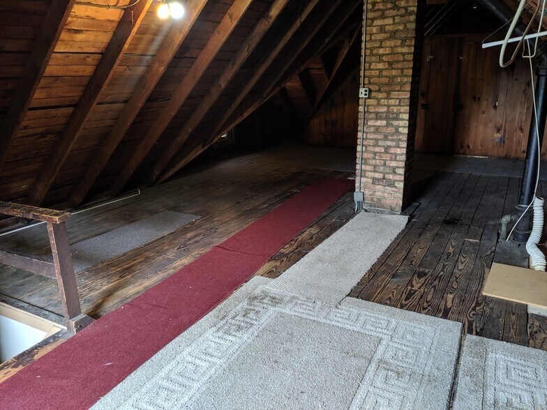 Walk Up Attic Storage - 3722 W Dorothy Pl