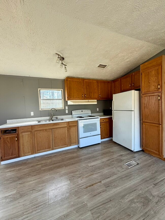 Building Photo - 150 Chips Ct