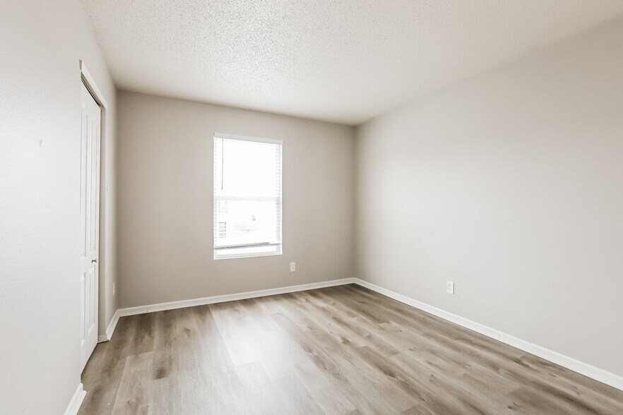 Building Photo - 8421 Ash Grove Dr