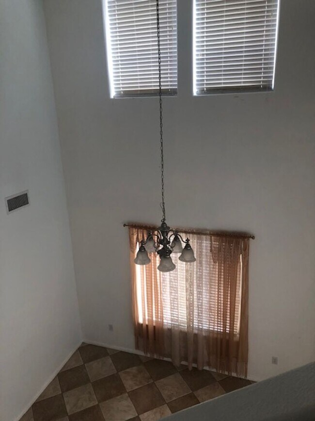 Building Photo - Expansive 3 Bedroom Treat with 2+ Bonus Ro...