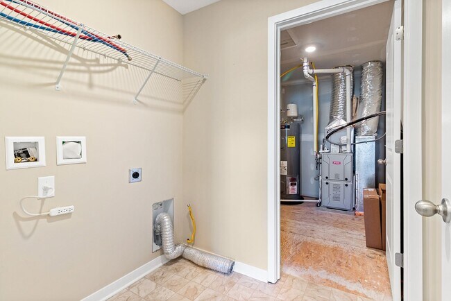 Building Photo - Now Leasing! Comfortable Family Home on Ke...