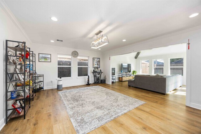 Building Photo - 2011 De Milo Dr