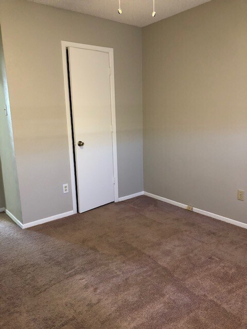 Building Photo - 211 Tejas Dr