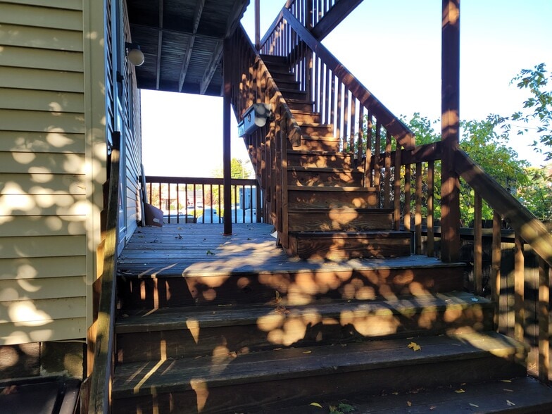 Covered porch - 87 Essex St
