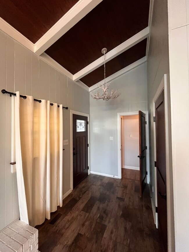 Building Photo - Beautiful lake front home in Lake Park