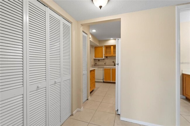 Building Photo - 534 Orange Dr