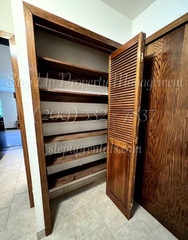 Building Photo - 2 Bedroom 2 Bath Home With Bonus Room off Racetrack!!!!