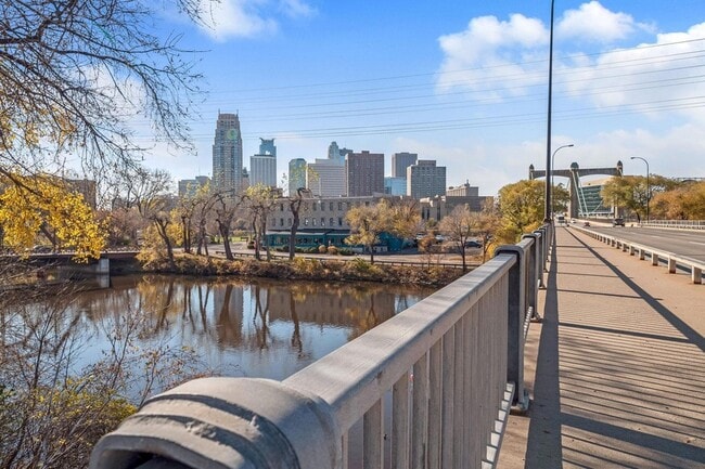 Building Photo - 20 NE 2nd St