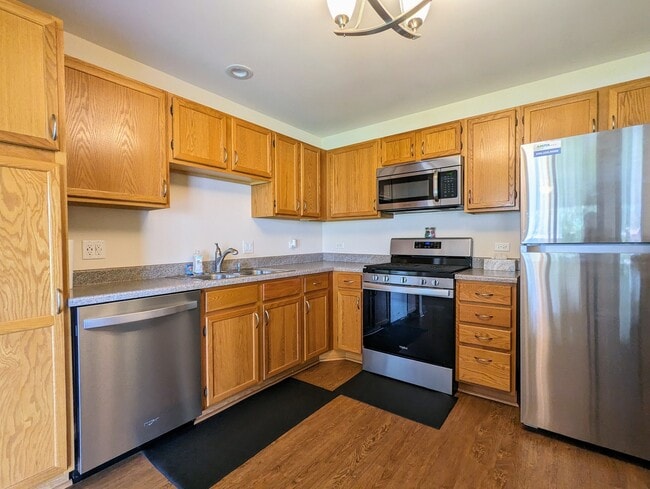 Building Photo - 66 Beechmont Ct