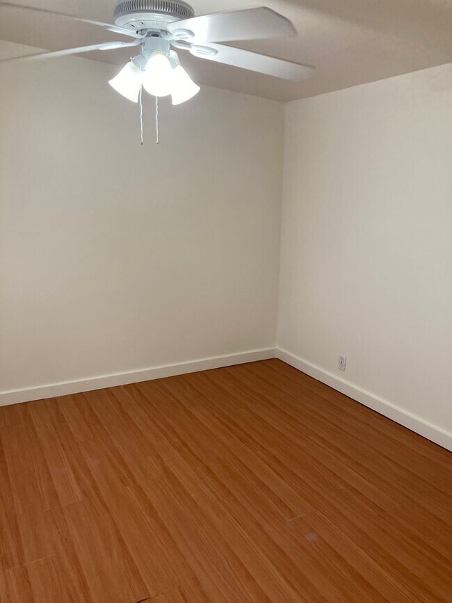 Building Photo - Cozy 4-Bedroom 1.5 Bath Gem with Fenced Ya...