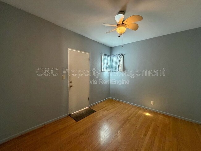 Building Photo - 3240 Del Vina St