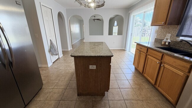 Building Photo - 5002 Strada Dr