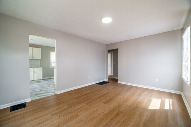 Building Photo - 2204 Howey Rd