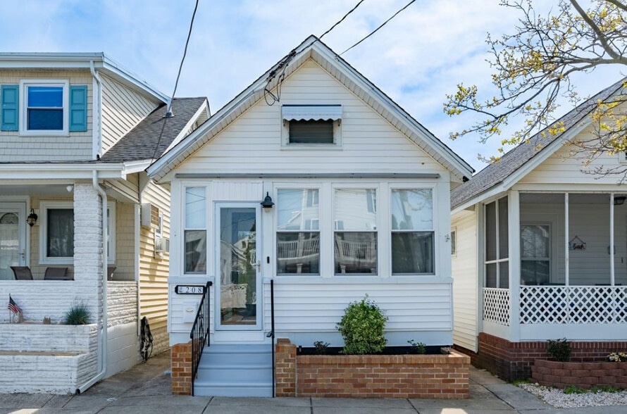 Building Photo - 208 E Bennett Ave