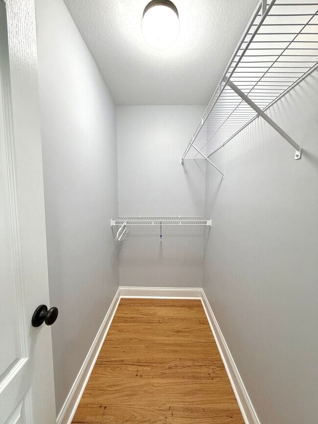 Building Photo - 90 Promontory Ln