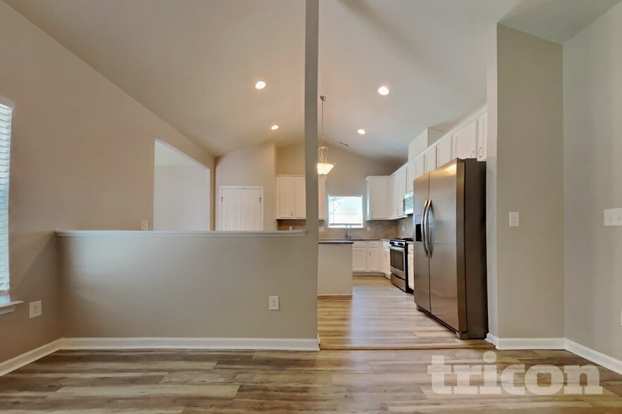 Building Photo - 156 Lakemont Dr