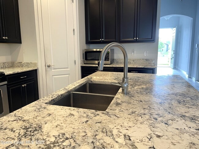 Building Photo - 2881 Casterton Dr