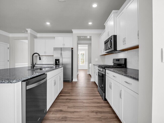 Building Photo - Like new home available in Hendersonville. Take advantage of our $3,500 six-month special when yo...