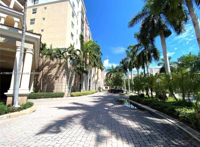Building Photo - 17100 N Bay Rd
